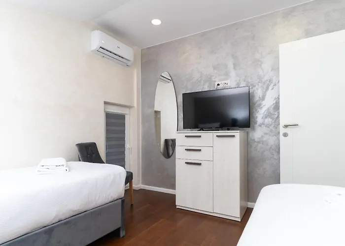 Hotel Ornament And Saraievo